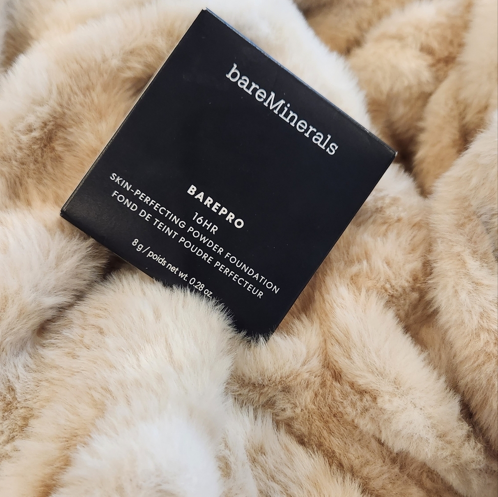 bareMineralsBAREPRO 16-HR Skin-Perfecting Powder Foundation - Medium35Warm - Picture 5 of 5
